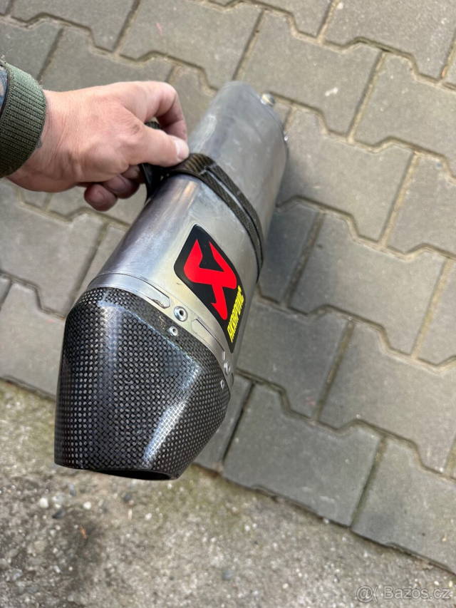 Laděný výfuk Akrapovič ktm,husqvarna atd