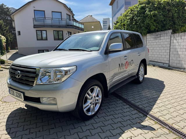 TOYOTA LAND CRUISER 4,5 D L200 TOP STAV