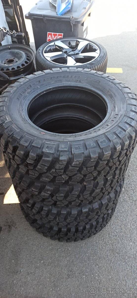 Off-road pneu