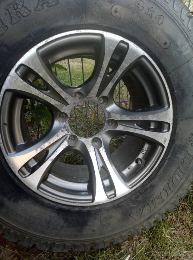 Offroad kola+pneu na Mitsubishi a jiné.