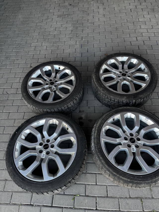 Kola 275/40 R22 Land Rover Range Rover