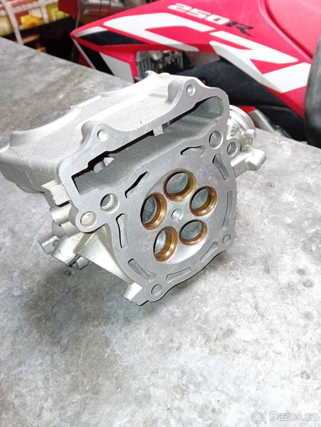 Hlava YZF 250