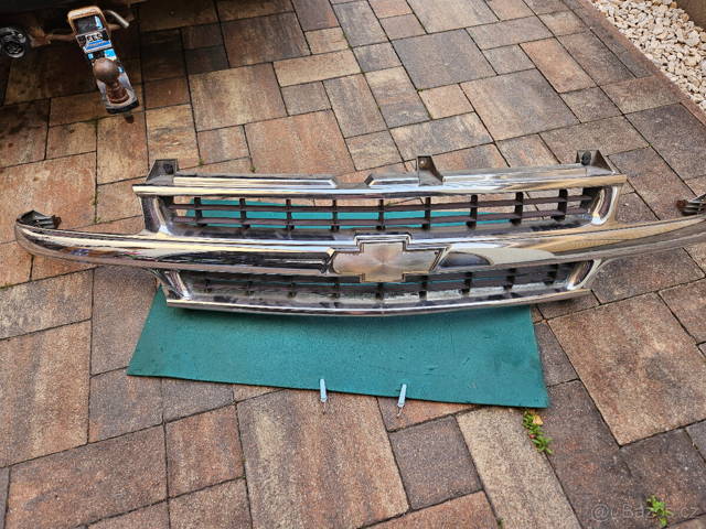 Chevrolet Tahoe front grill
