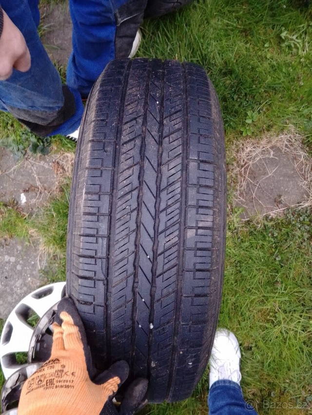 Offroad pneu 235x75x15 včetně disku