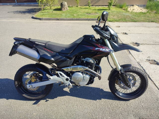 Honda FMX 650 v zachovalém stavu.