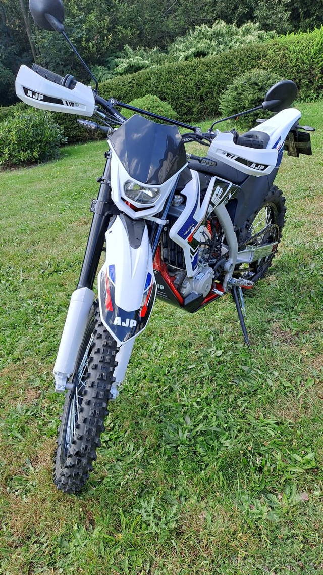 AJP 250