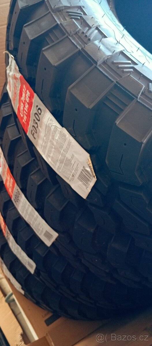 265/70 R17 pneum.cca 250km najeto,jako NOVÉ 4x4 M/T M+S