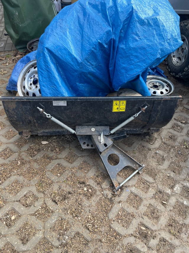 Pluh na sníh na čtyřkolku
