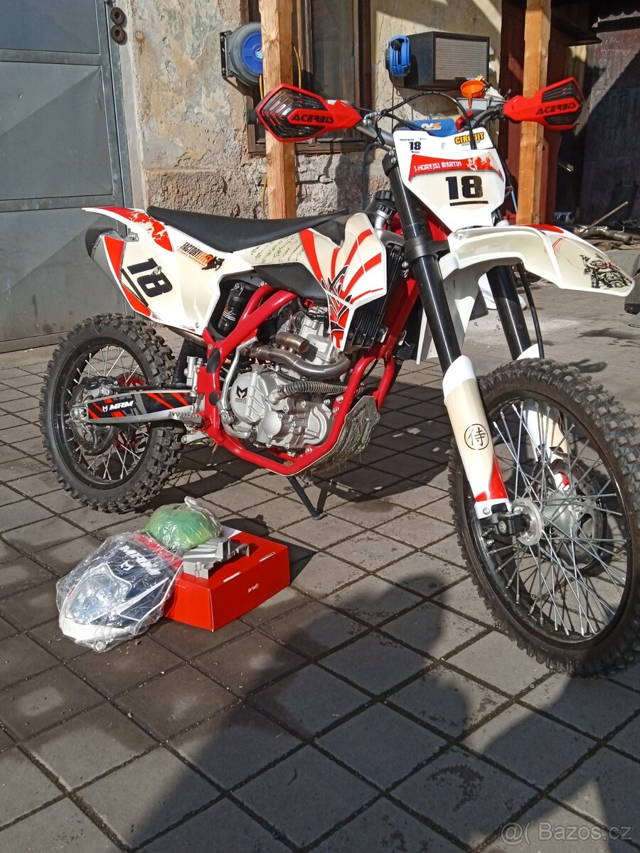 Terénní moto 300ccm/4-takt