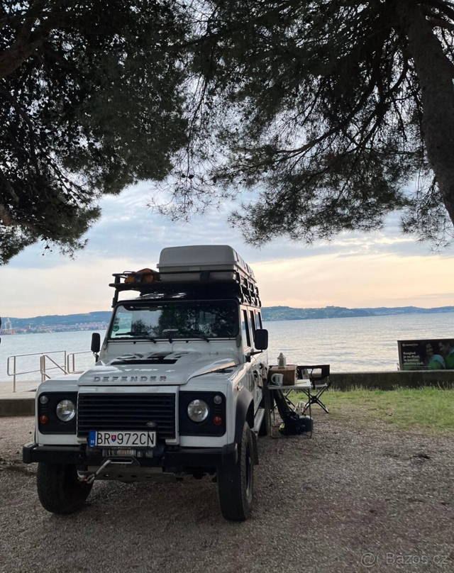 Land Rover Defender 110