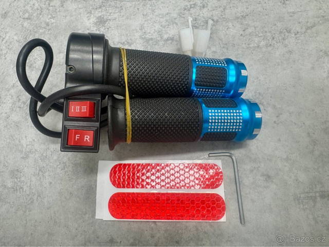 Čtyřkolka/motorka sada gripy blue/red
