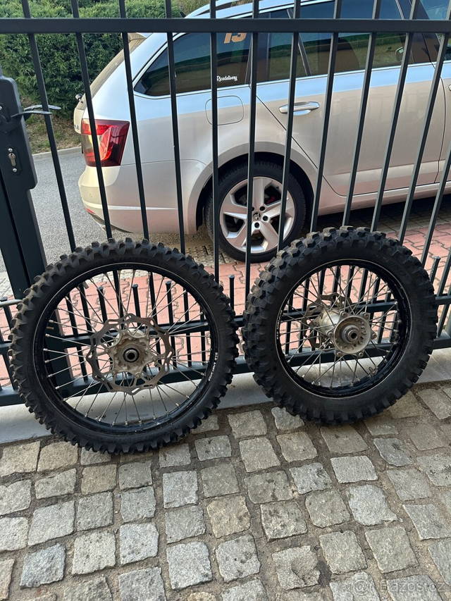 Enduro kola 21x18