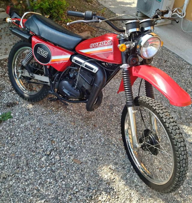Suzuki TS 125 enduro , veterán . Klasické SPZ