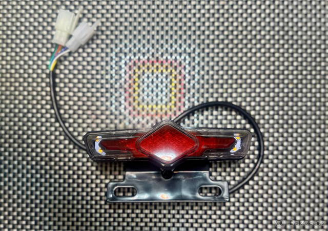 Zadní LED světlo na motorku/čtyřkolku/skutr