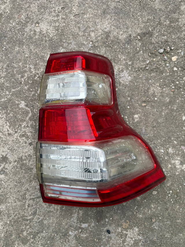 ZADNÍ SVĚTLO TOYOTA LAND CRUISER 150