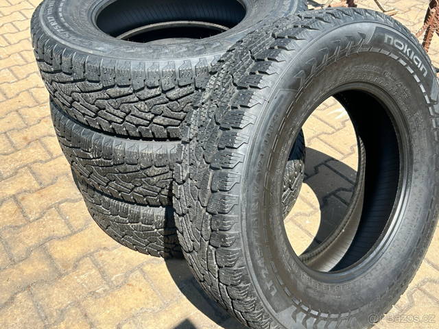 Pneu Nokian Hakkapeliitta LT 245/75x17, 121/118Q - 4 ks