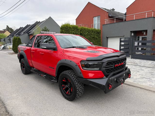 DODGE RAM 1500 HARD OFFROAD HEMI NAVIJÁK