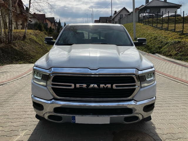 Dodge Ram 1500 5.7 V8 HEMI - 4x4 - RAM BOXY - NEBOURANÝ
