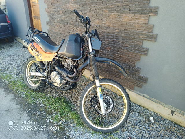 Suzuki DR 600