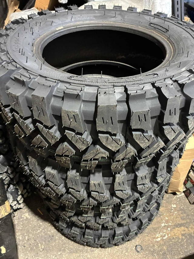 Prodám 4x pneu Raptor 235/70r16