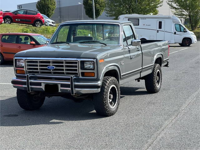 Ford F250 4x4 manuál benzin 7,5l