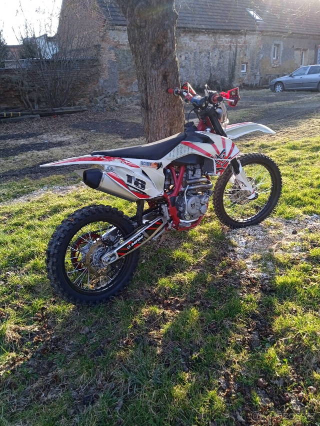 Moto 300 ccm/4-takt,replika KTM (zánovní moto)