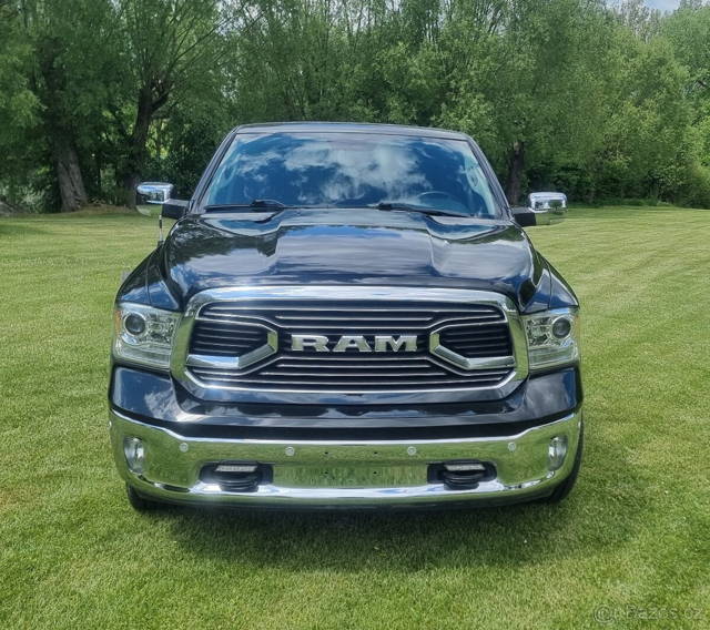 DODGE RAM 1500 Laramie 4x4 5.7 hemi LPG