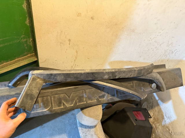 Hummer H2 plasty