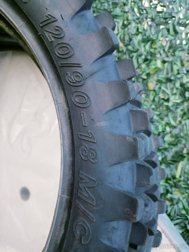 Pneu 120/90-18