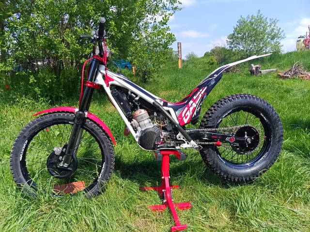 GasGas txt300 Adam Raga Special 2012 s3