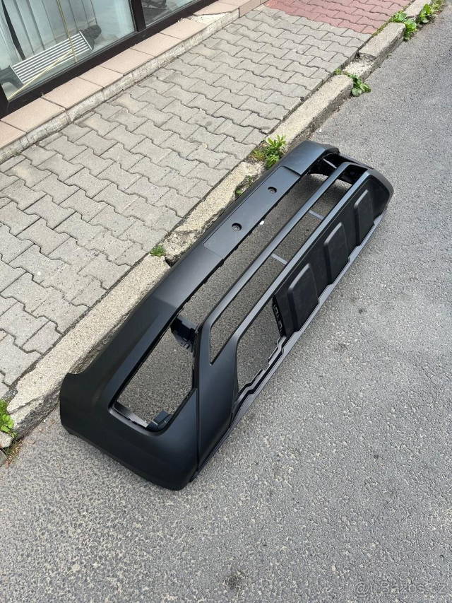 VW AMAROK 8/2016 - 2022 -- PŘEDNÍ NÁRAZNÍK PRO LAK