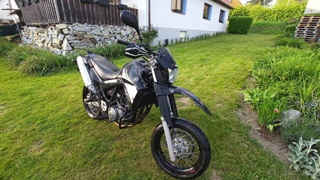 Yamaha XT660R, TOP stav, STK 2029, motard kola