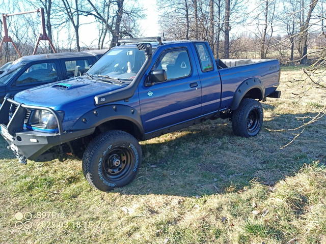 Nissan Navara D22