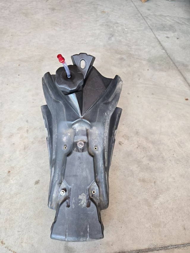 Nádrž Husqvarna 125