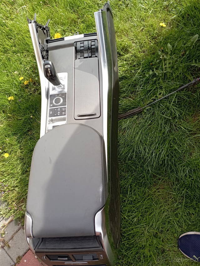 RANGE ROVER SPORT 2 STŘEDOVÝ PANEL S LOKETKOU A OVLADAČI