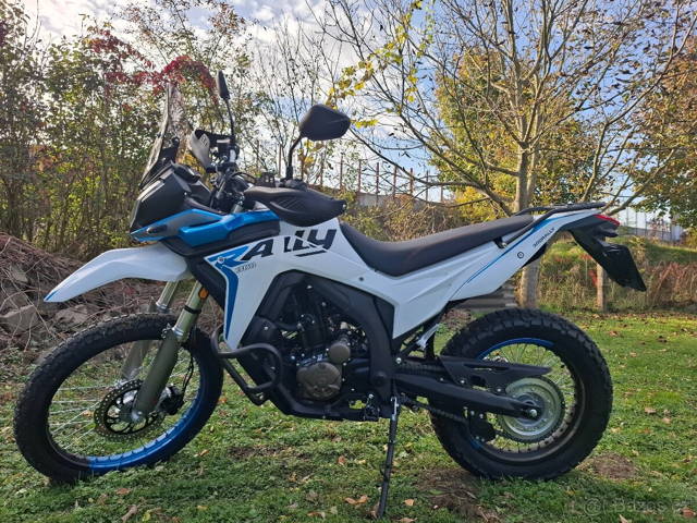 VOGE 300 RALLY - najeto 650 Km - jako nové