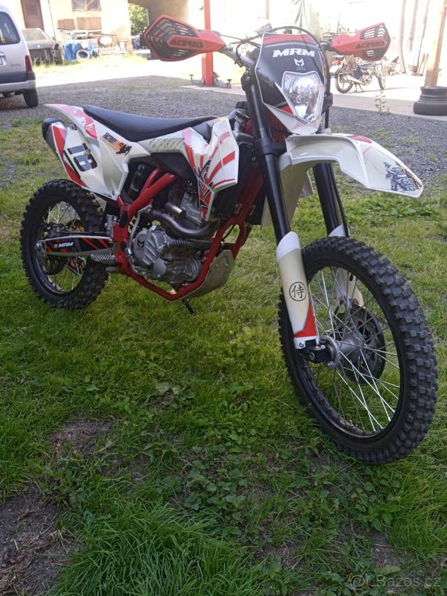 Moto 300 ccm/4-takt,replika KTM (zánovní moto)