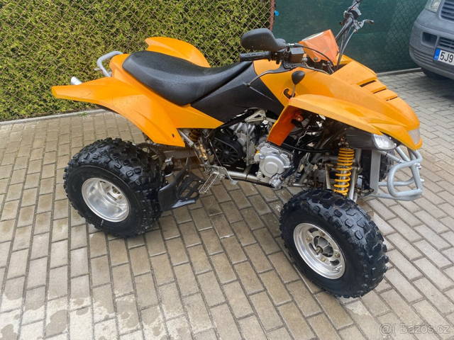 Čtyřkolka SMC Razeer 300 CVT
