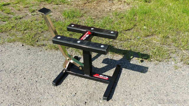 Mechanický stojan pod enduro