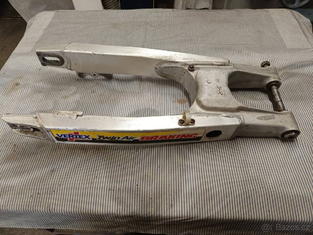 Prodám zadní kyvku Suzuki Rm125