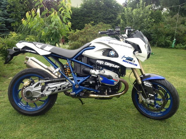 BMW HP2 Megamoto