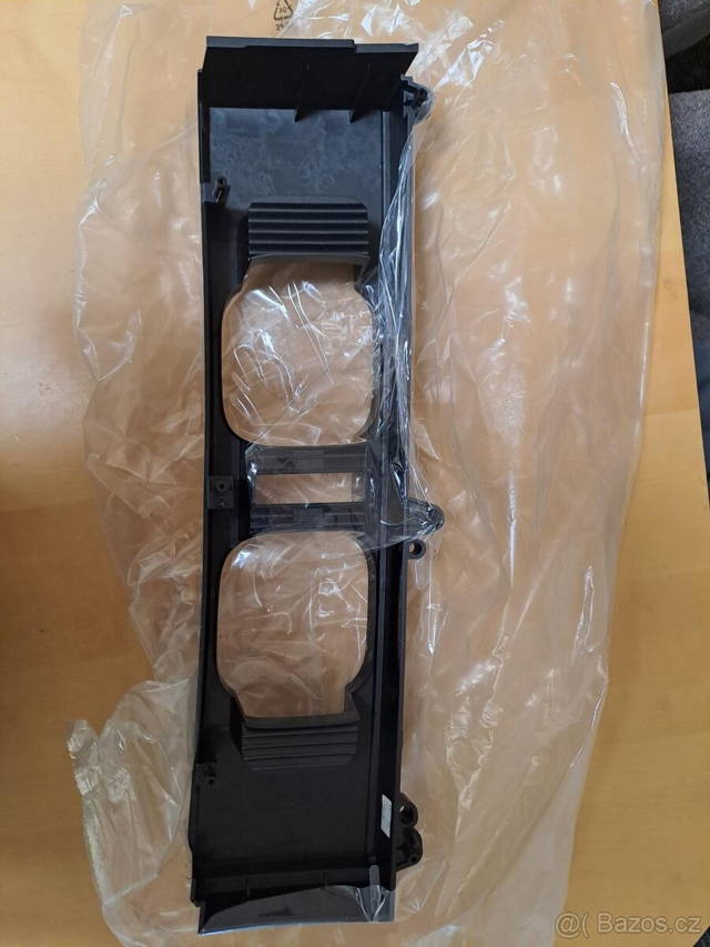 Kryt zadního světla, pravý Defender LR131792