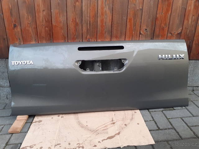 Zadní kufr. dveře Hilux