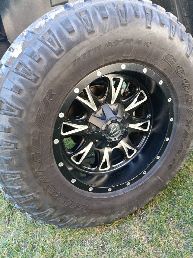 Kola Jeep Wrangler JK Fuel 18" 5x127/5x139