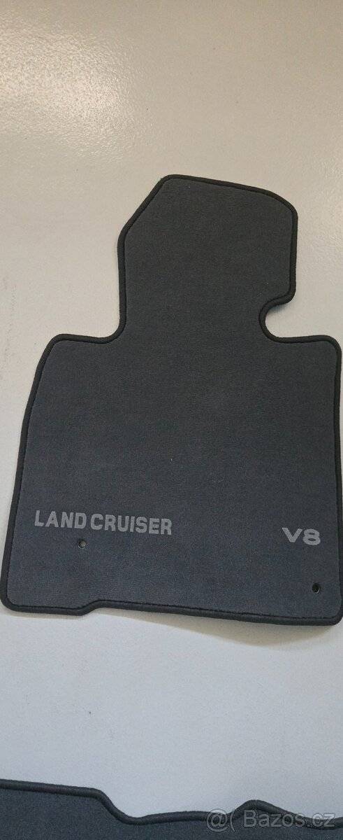 toyota land cruiser v8 koberce