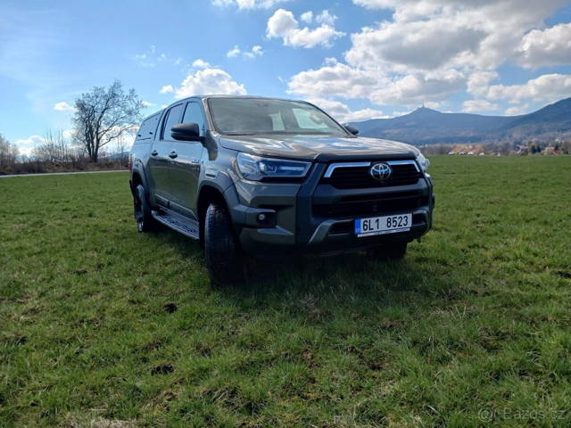 Toyota Hilux 2.8 r.v2022 v záruce DPH,webasto,manual