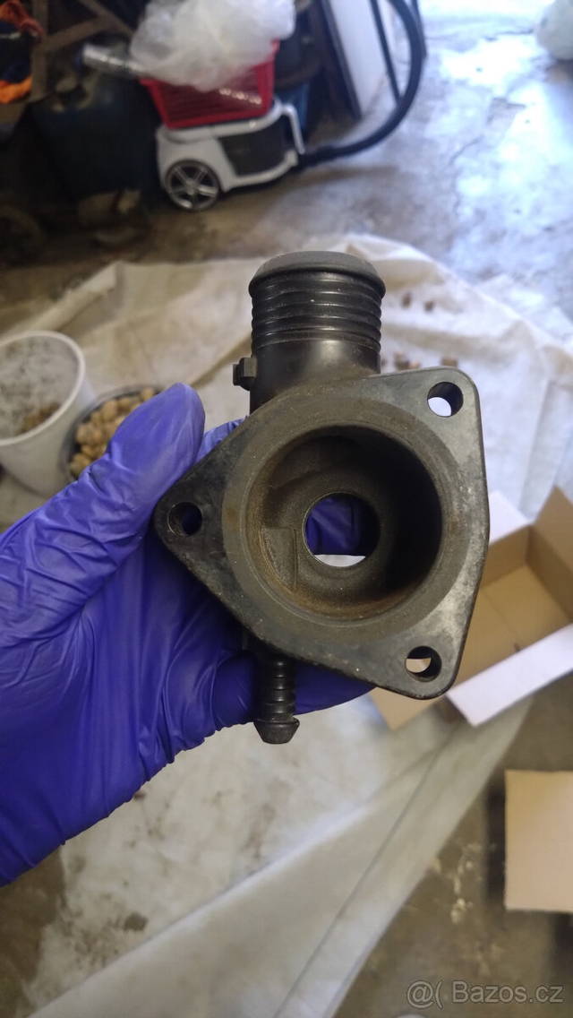 Domek termostatu Ford Sierra Scorpio 2.0 DOHC 8v