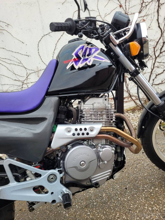 Honda SLR 650, el.štartér, len 11.200 km, TOP STAV