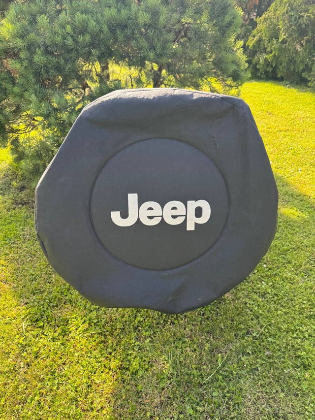 Jeep Wrangler kryt rezervy