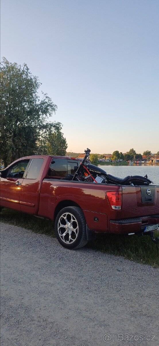 NISSAN TITAN 5.6 V8 REDNECK EDITION